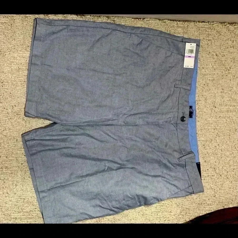 MENS IZOD SHORTS SIZE 38 NWT